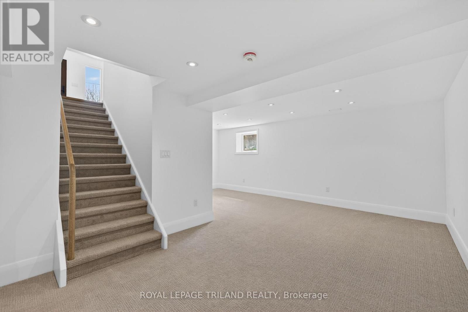 14 LUNDY LANE Image 33