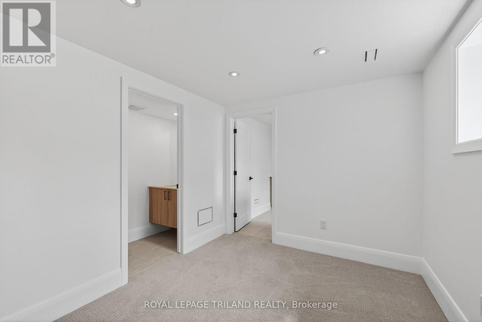 14 LUNDY LANE Image 34