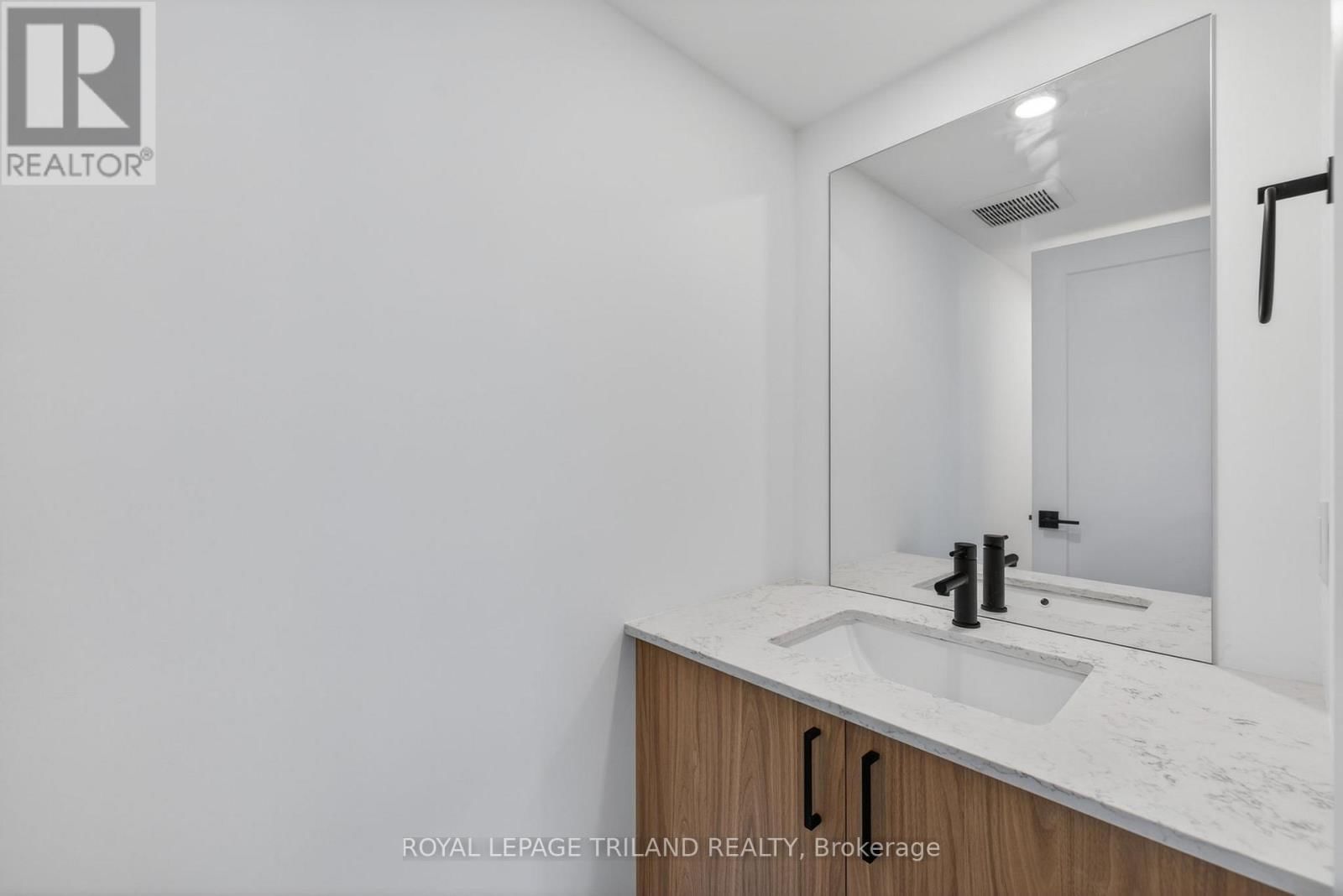 14 LUNDY LANE Image 35