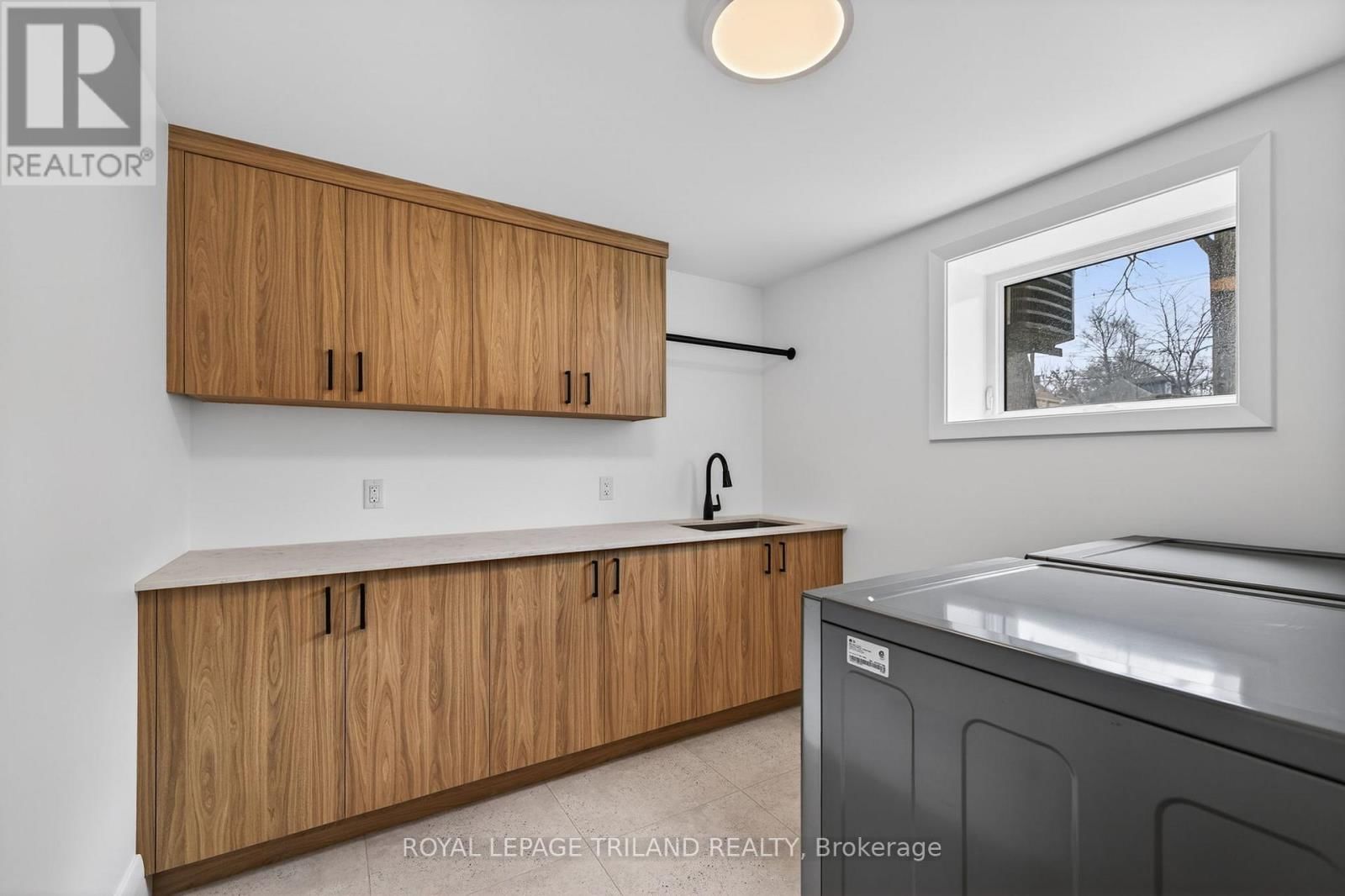 14 LUNDY LANE Image 36