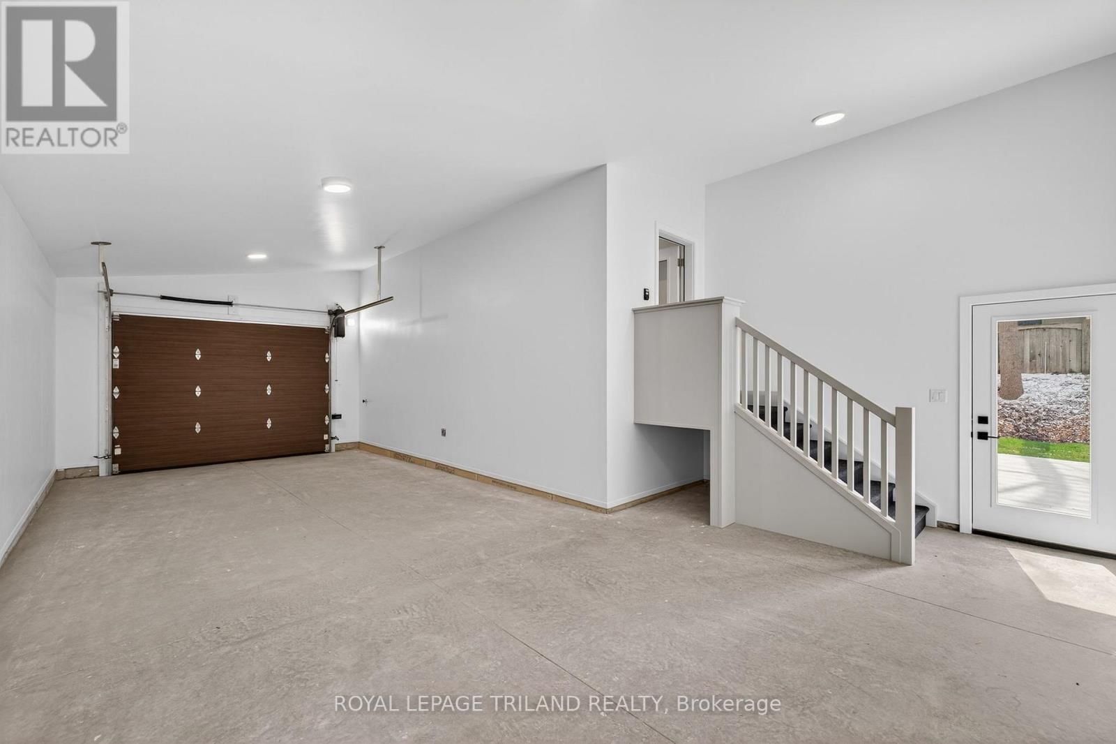 14 LUNDY LANE Image 38