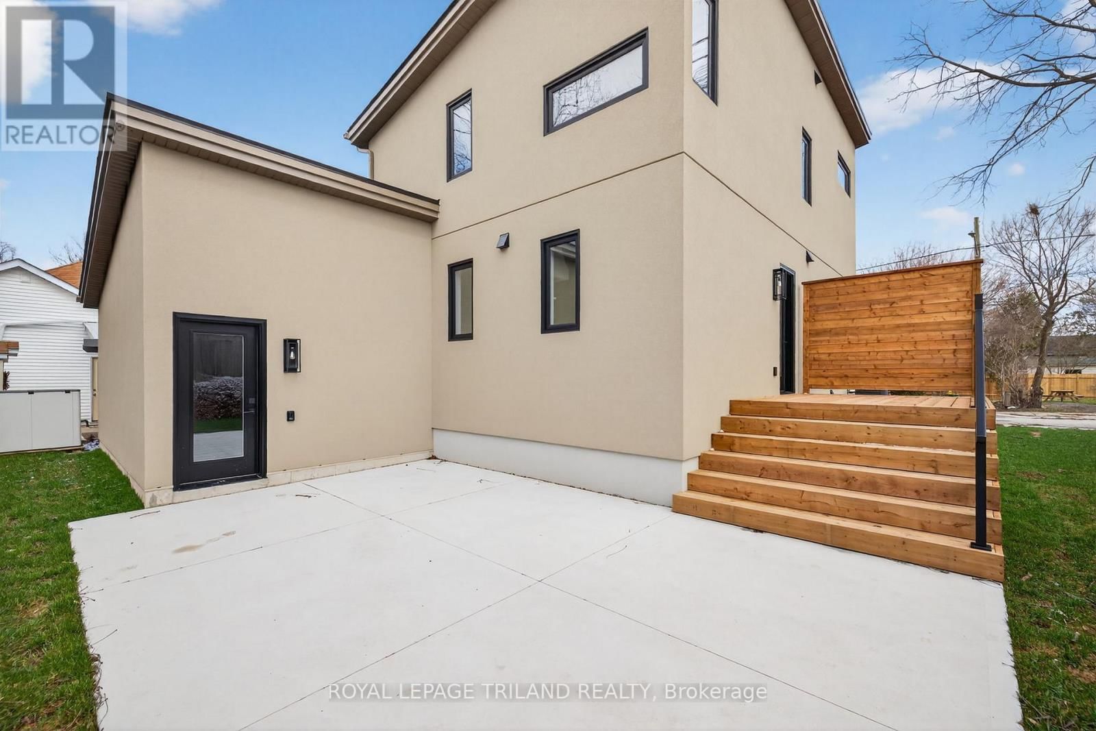 14 LUNDY LANE Image 44