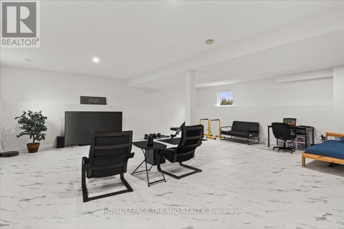 14 WELLINGTON AVENUE Image 29