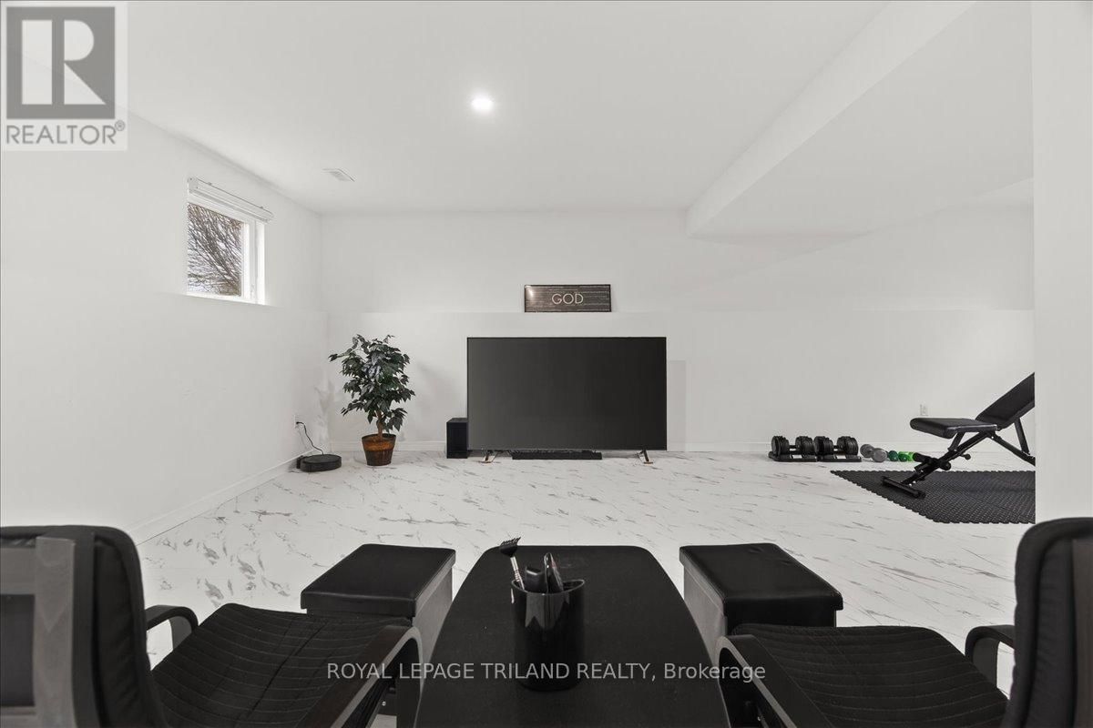 14 WELLINGTON AVENUE Image 30