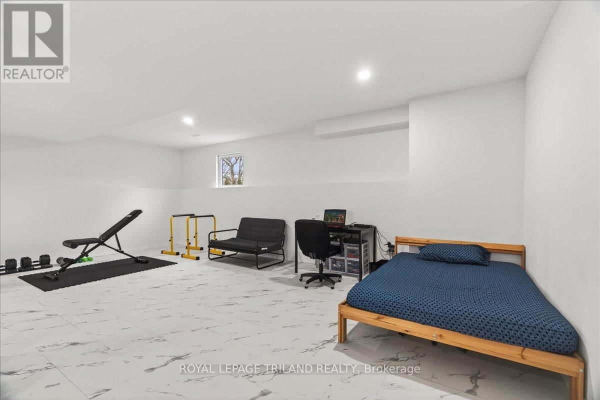 14 WELLINGTON AVENUE Image 31