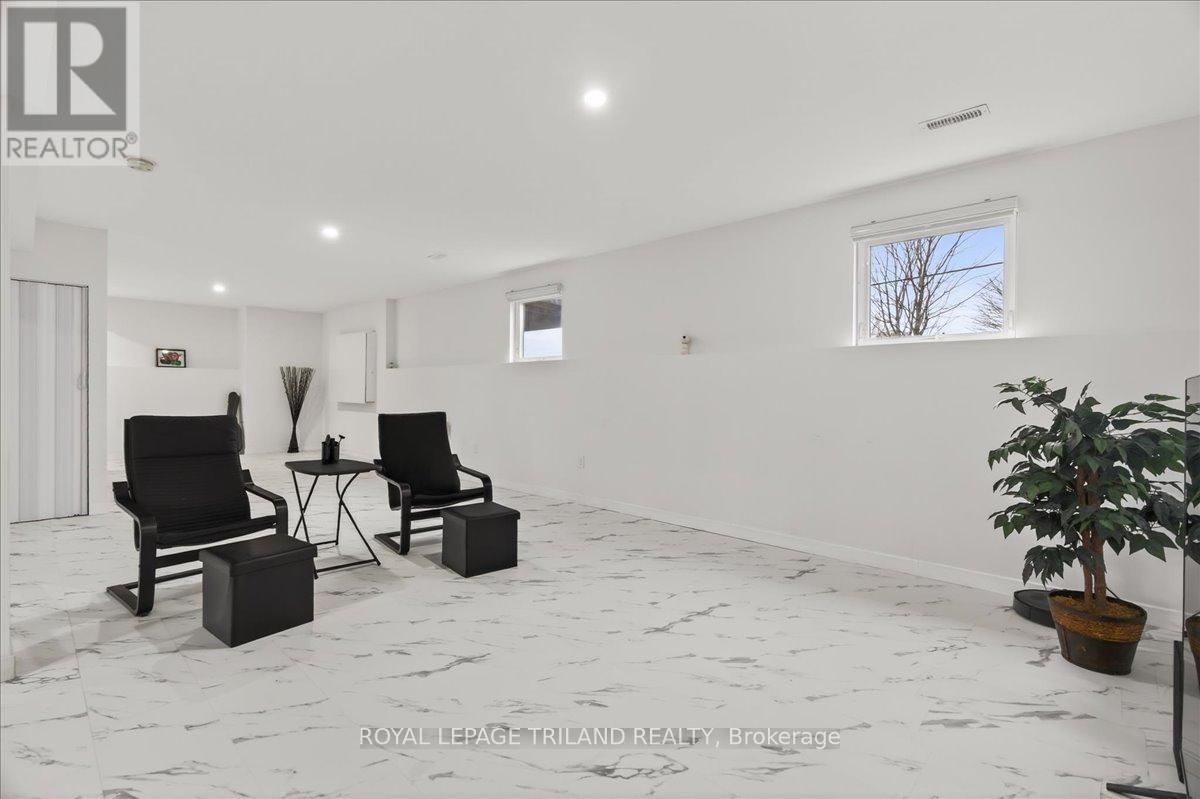 14 WELLINGTON AVENUE Image 32