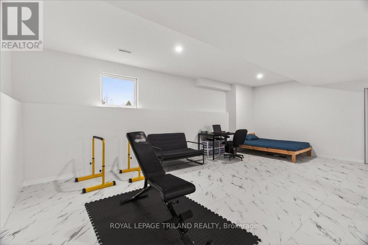 14 WELLINGTON AVENUE Image 33