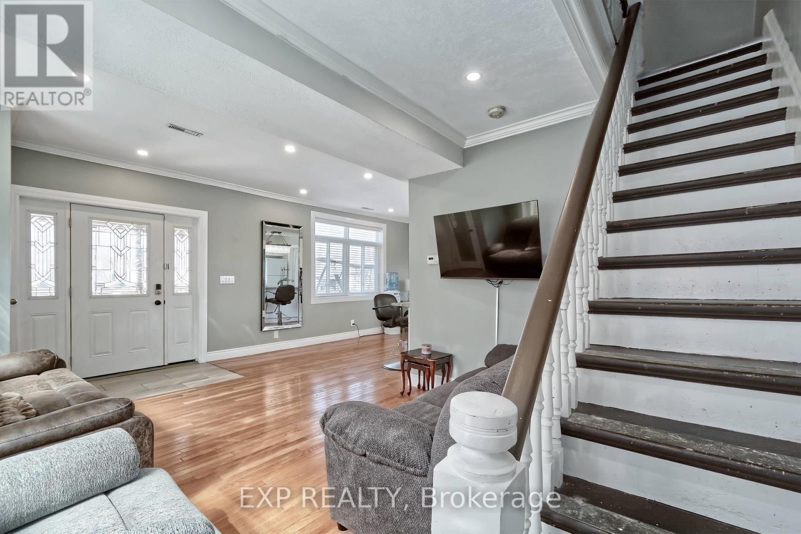 203 MCKELLAR STREET Image 10