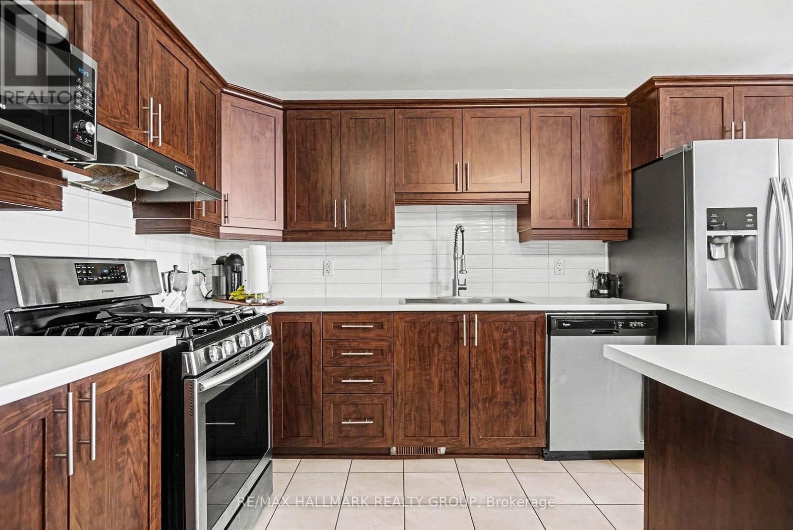 28 NATHALIE STREET Image 21