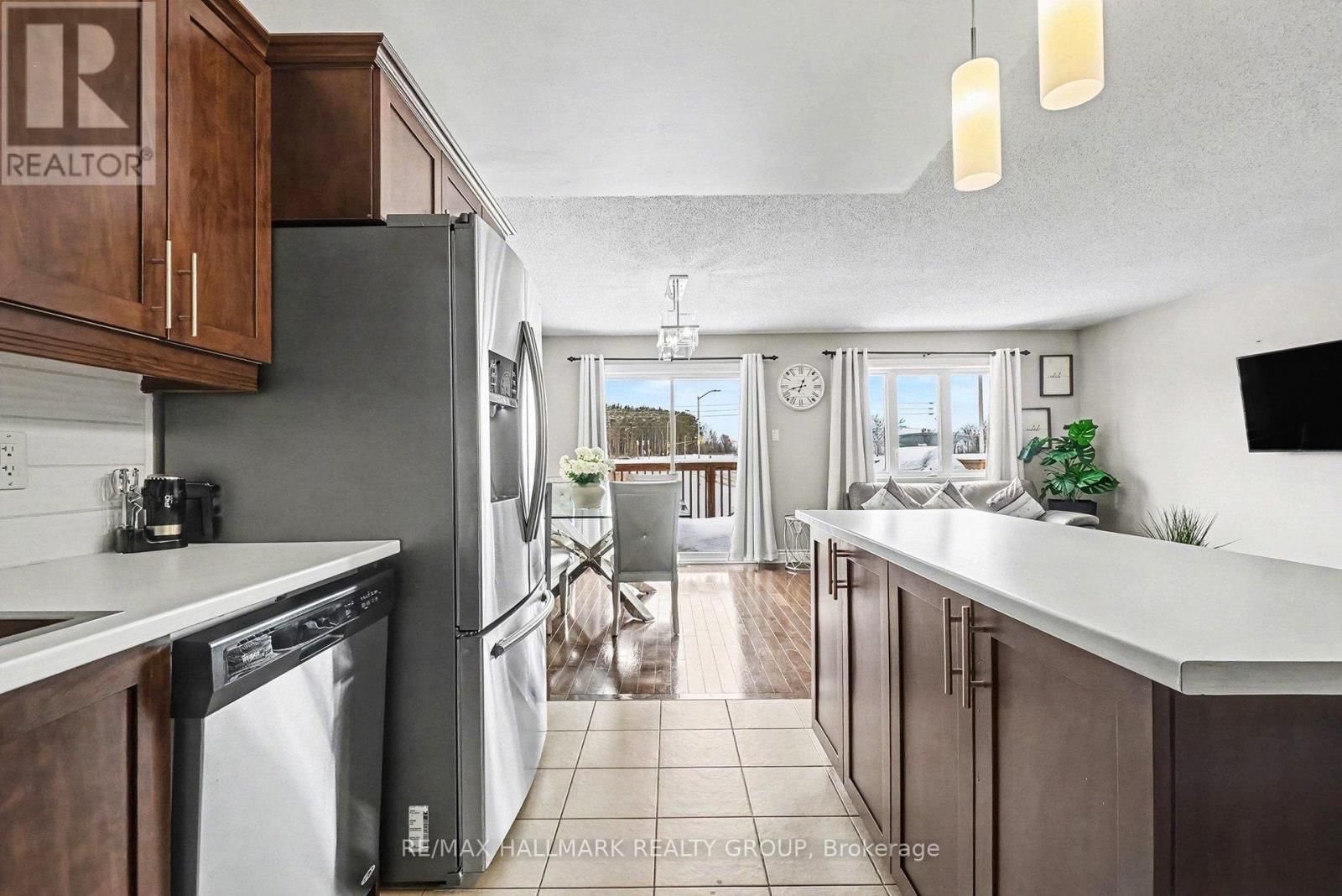 28 NATHALIE STREET Image 23