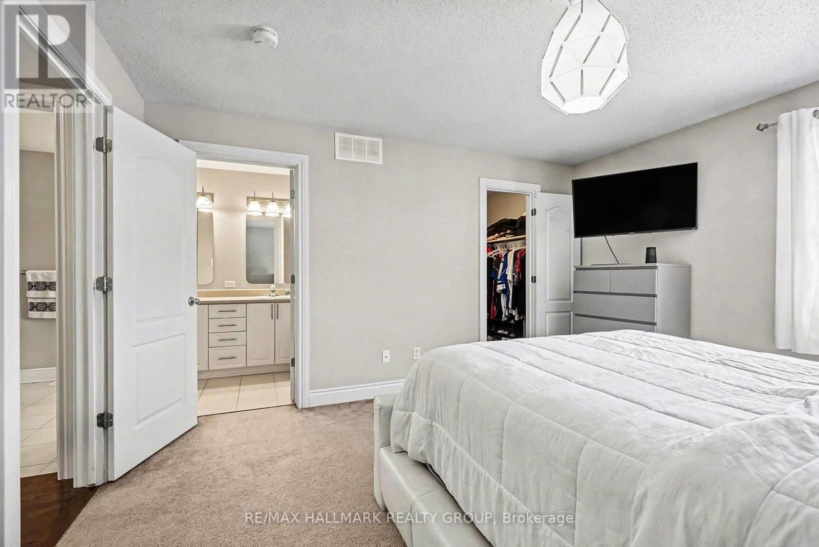 28 NATHALIE STREET Image 32