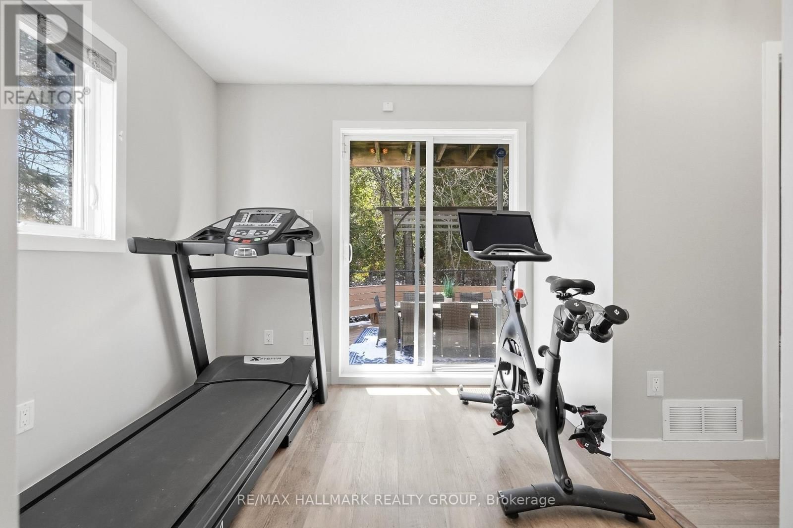 128 SONGBIRD PRIVATE Image 3