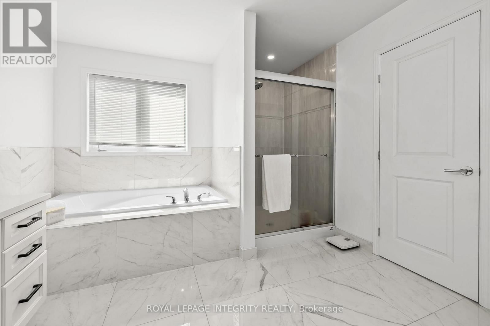 208 ROVER STREET Image 24