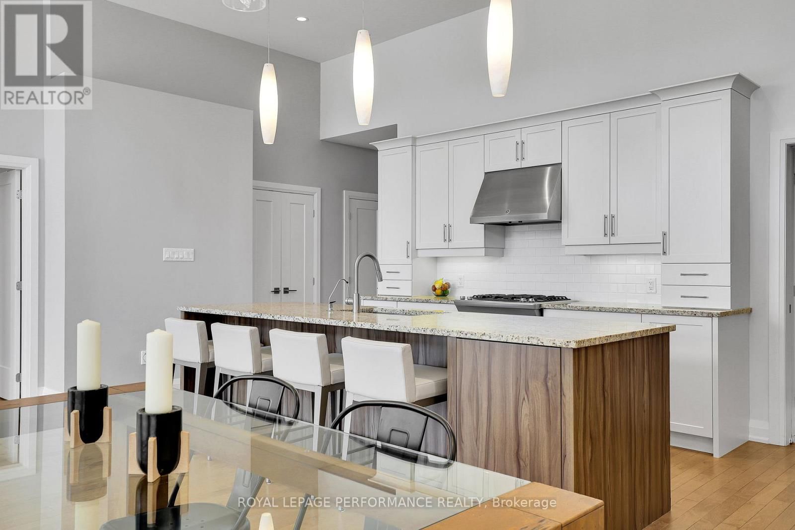 32 MOORE STREET Image 15