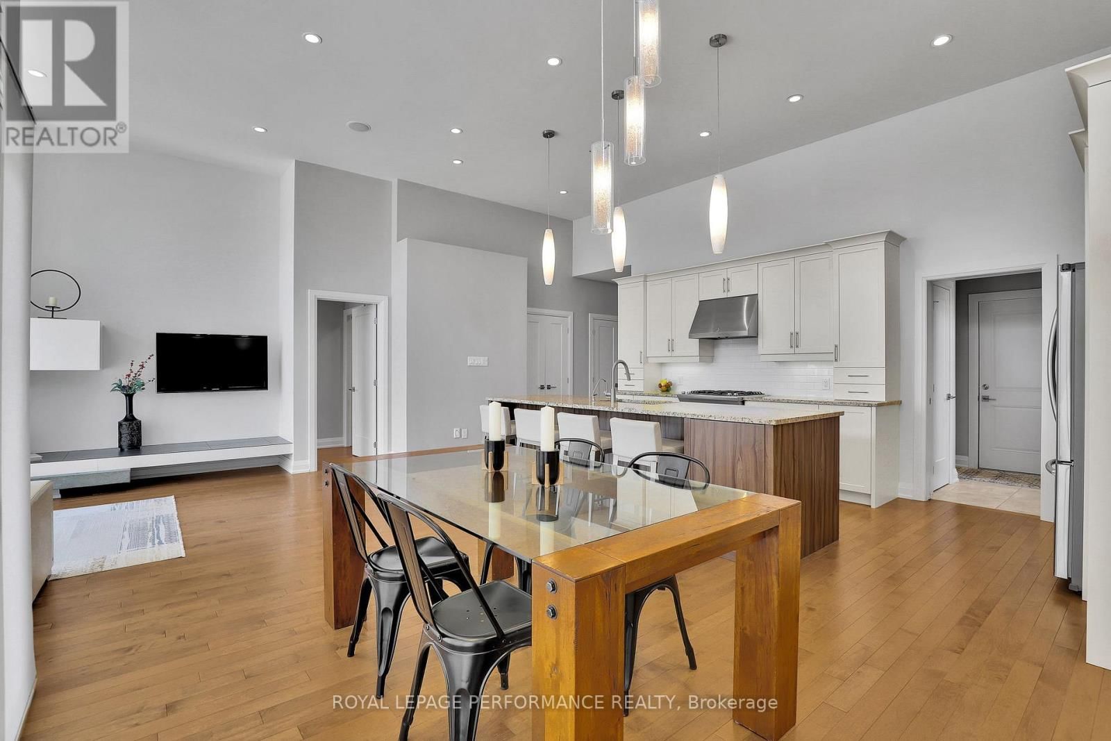 32 MOORE STREET Image 20