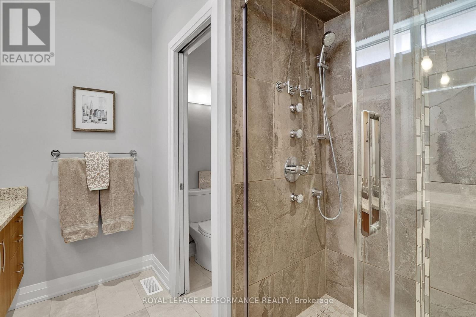 32 MOORE STREET Image 25