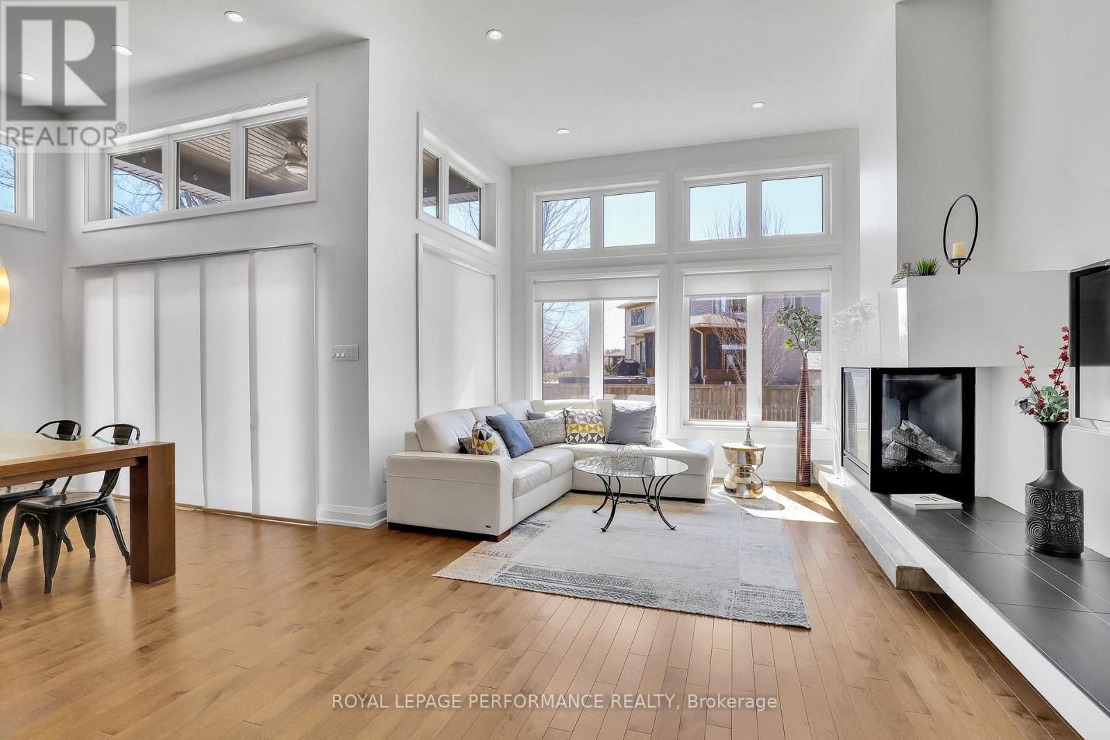 32 MOORE STREET Image 8