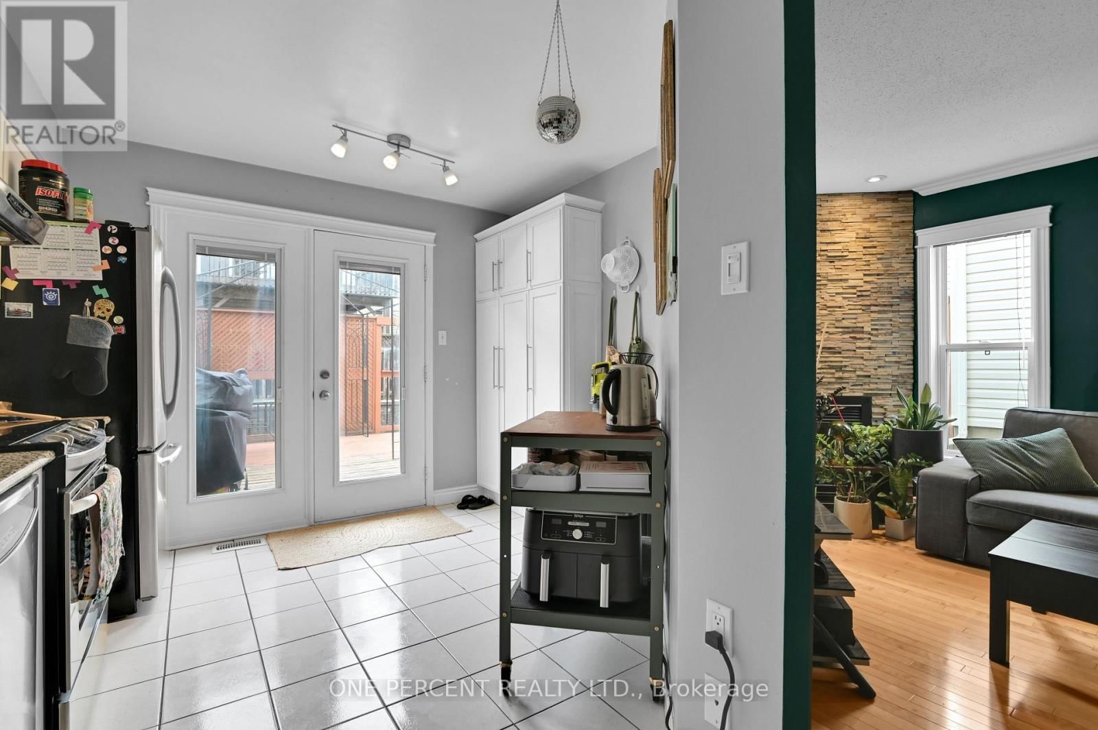 311 SOUTHCREST PRIVATE Image 12