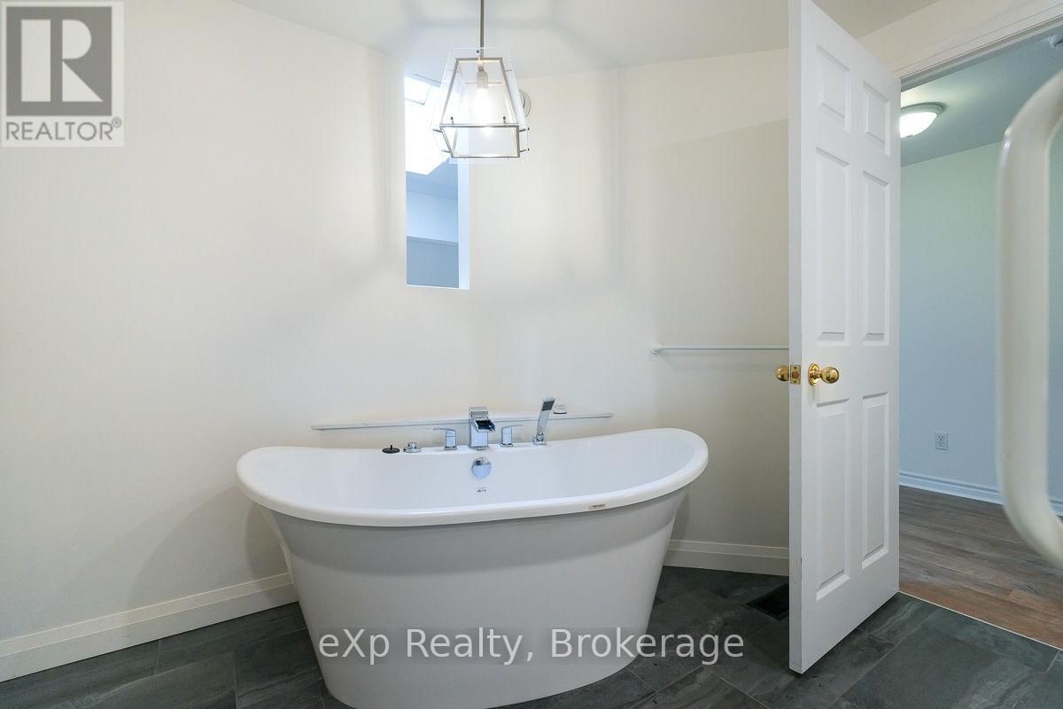 3 - 123 CHURCH STREET NORTH Image 31