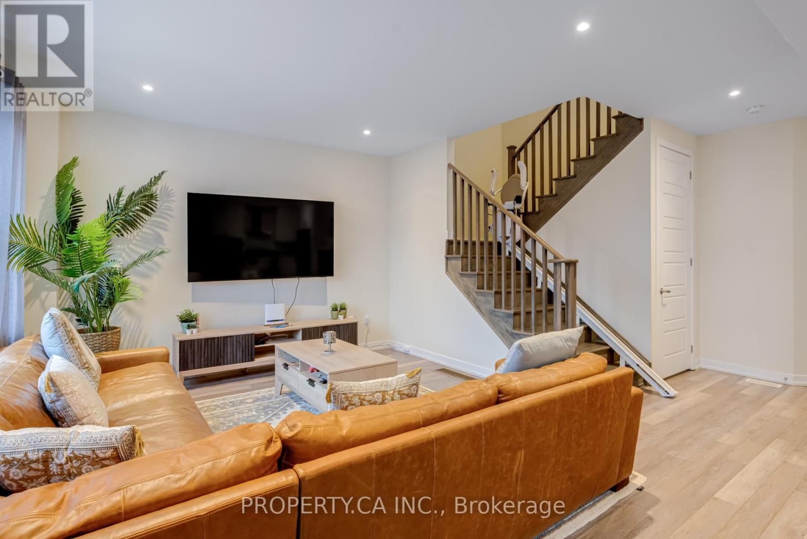 176 WHITHORN CRESCENT Image 7