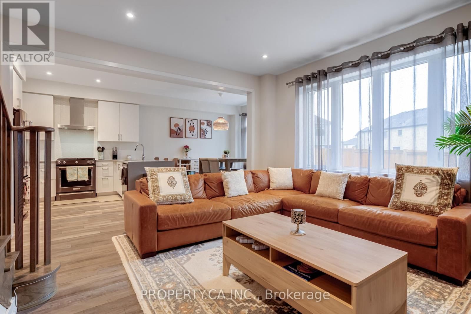 176 WHITHORN CRESCENT Image 8