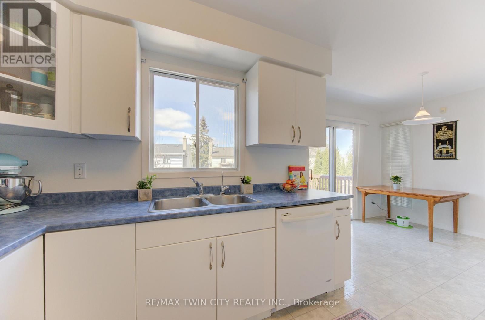 498 THORNDALE DRIVE Image 14