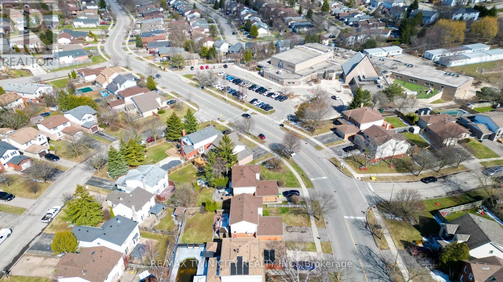 498 THORNDALE DRIVE Image 37