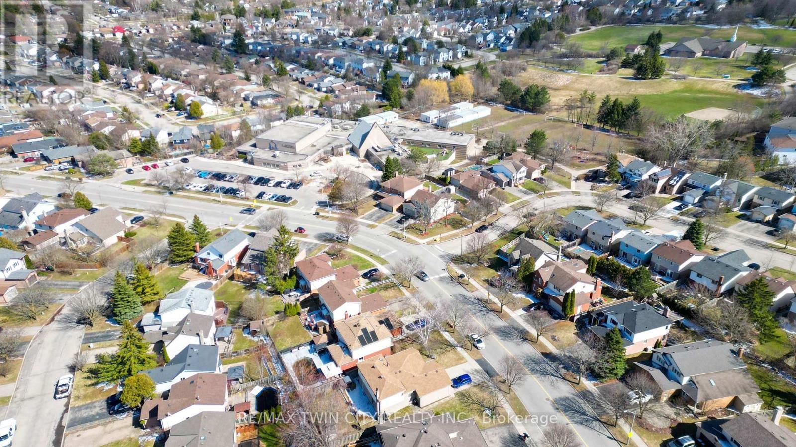 498 THORNDALE DRIVE Image 38