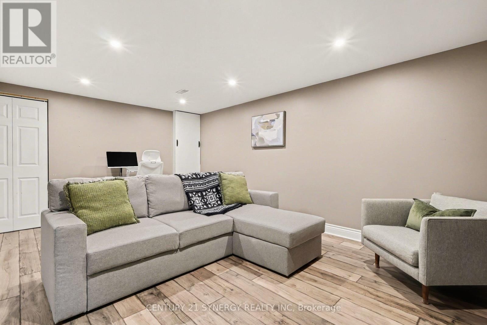 771 VINETTE CRESCENT Image 25