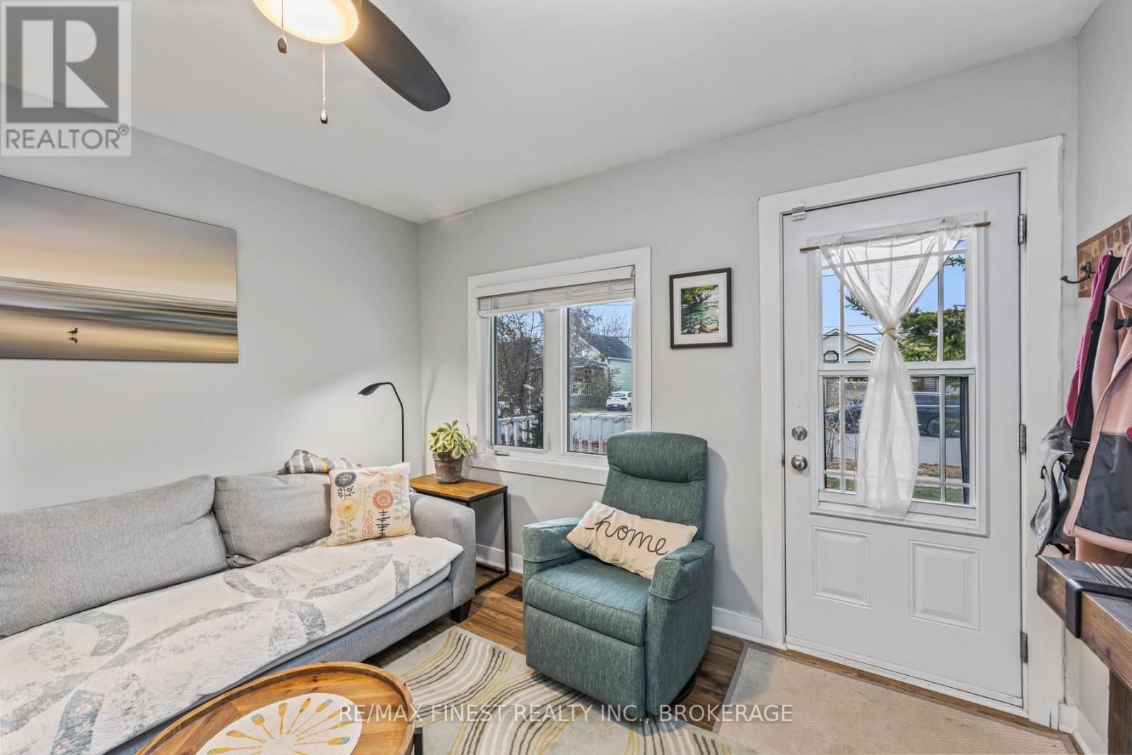 761 VICTORIA STREET Image 13