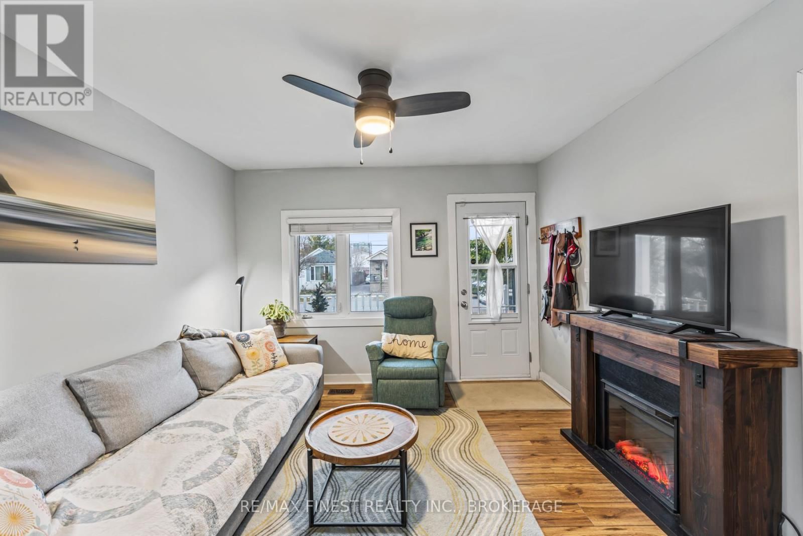 761 VICTORIA STREET Image 15