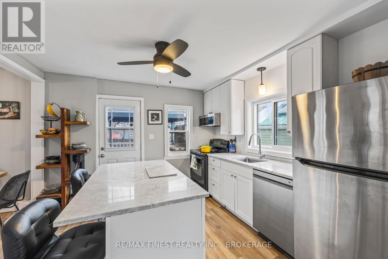 761 VICTORIA STREET Image 17