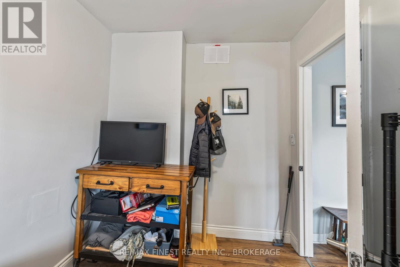 761 VICTORIA STREET Image 28