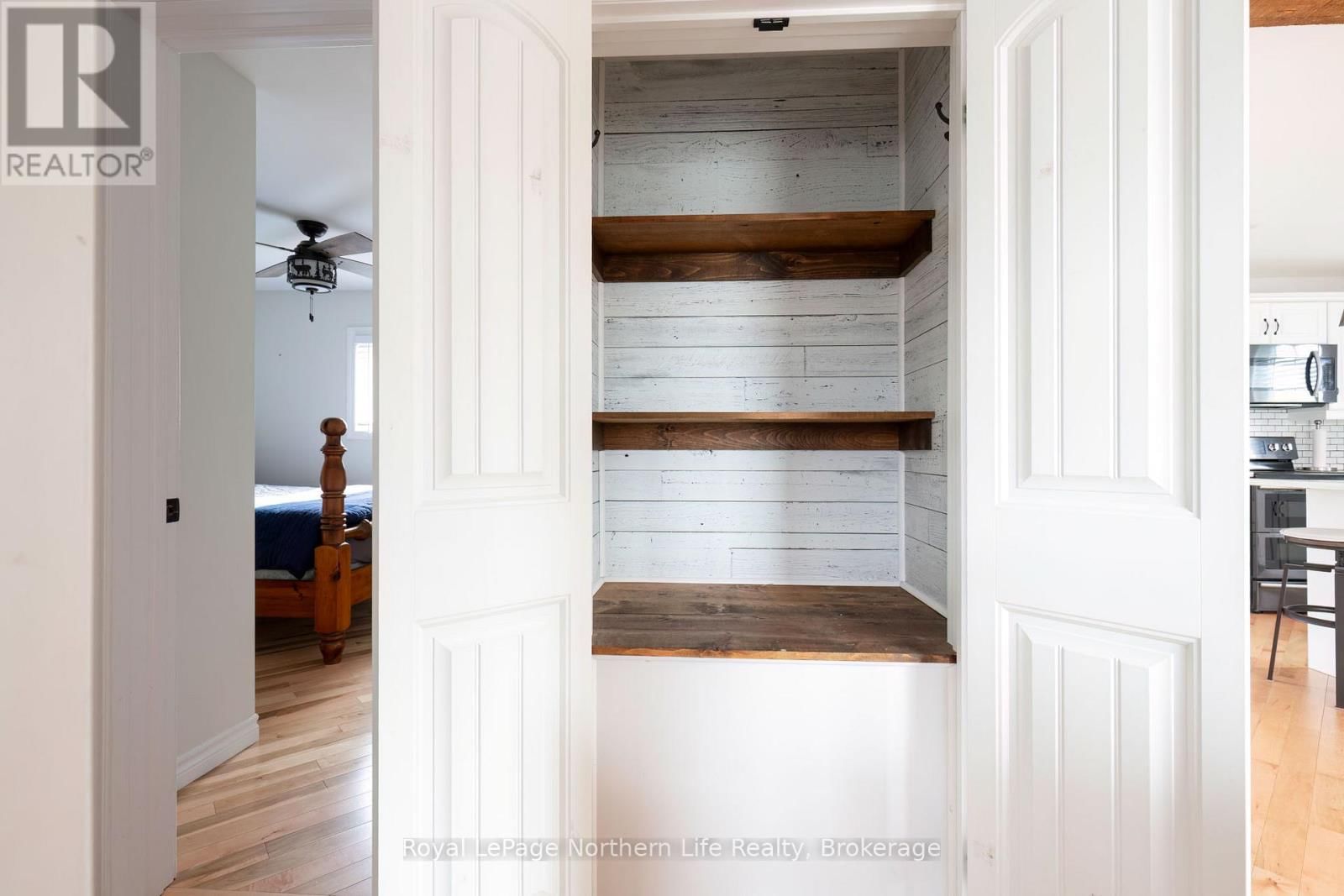 300 YONGE STREET Image 15