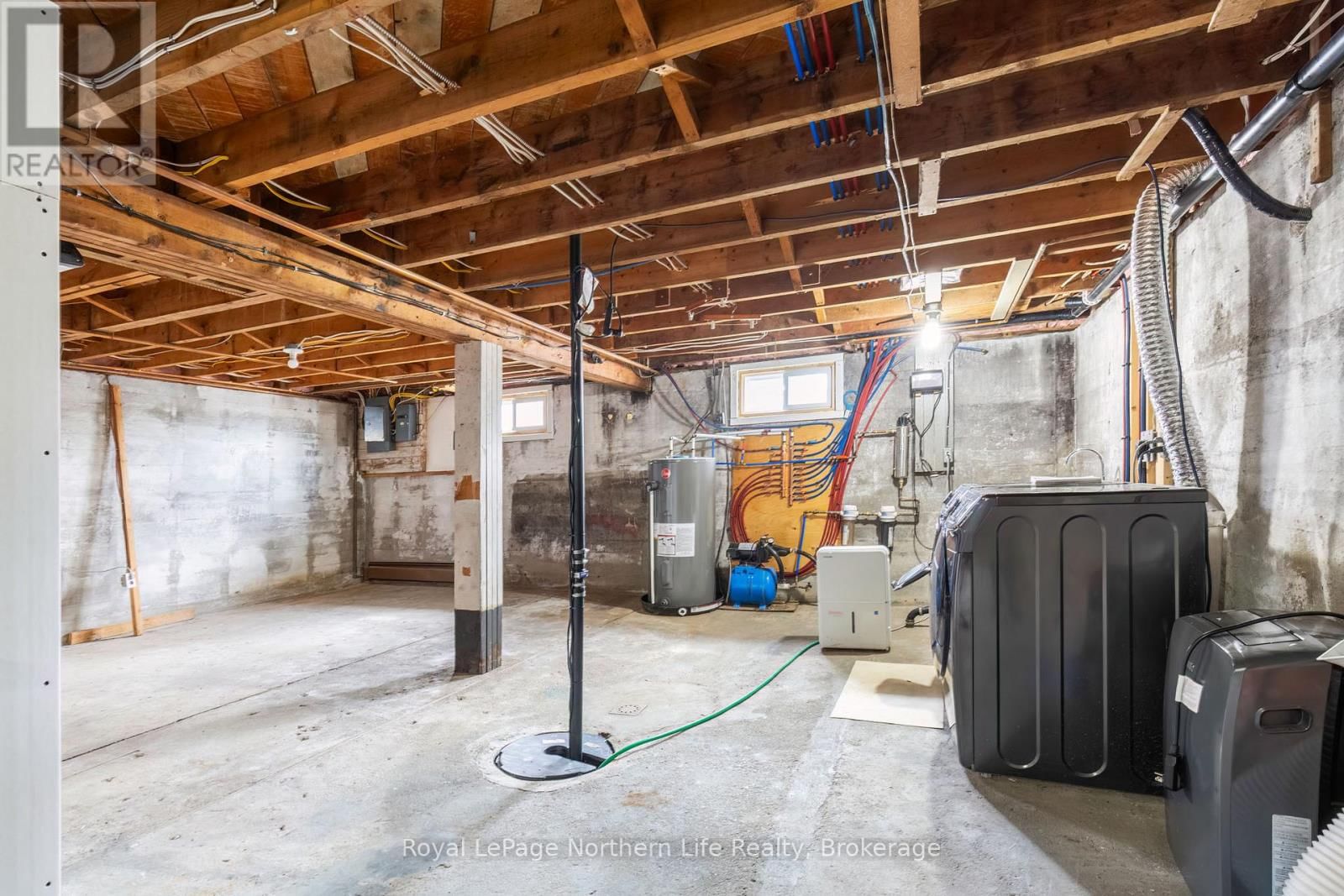 300 YONGE STREET Image 16