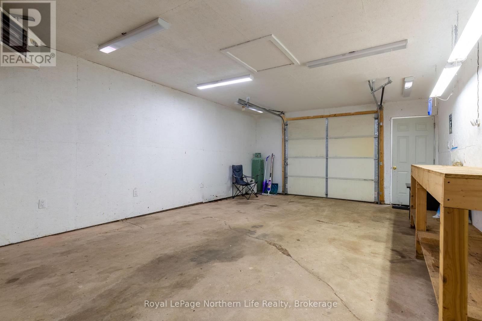 300 YONGE STREET Image 21