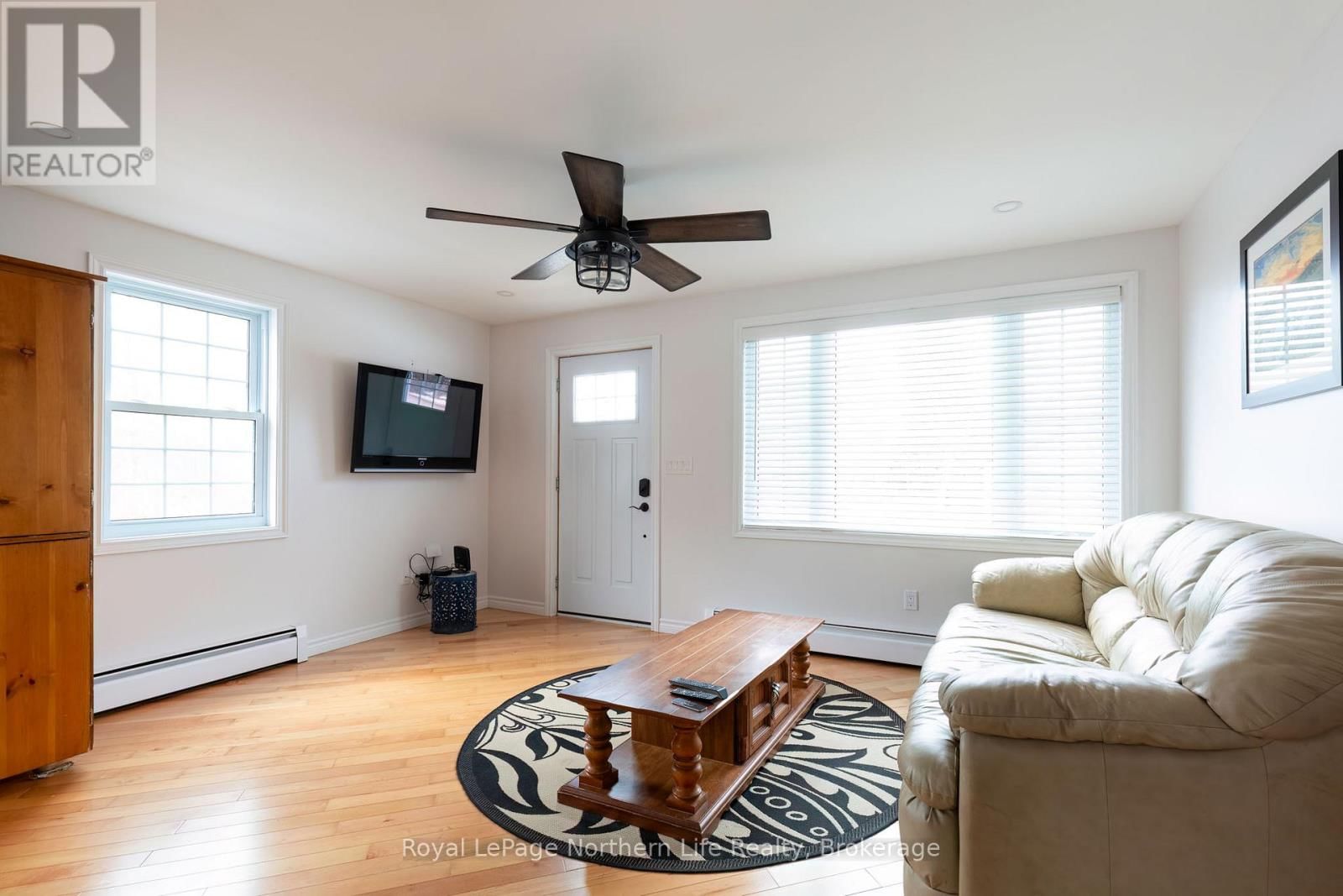 300 YONGE STREET Image 4