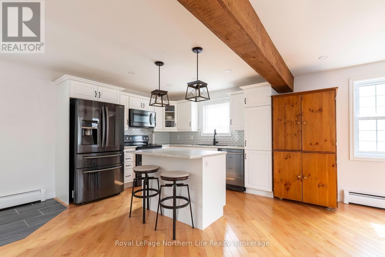 300 YONGE STREET Image 7