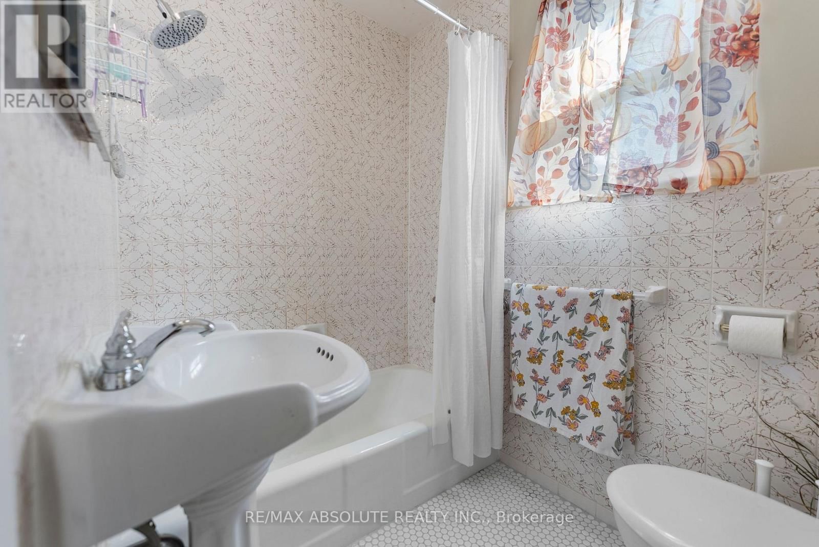 61 THIRD AVENUE Image 10