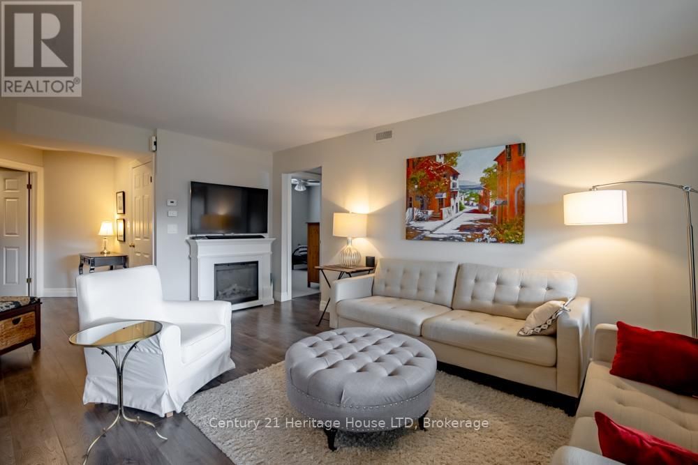 205 - 600 CARLTON STREET Image 8