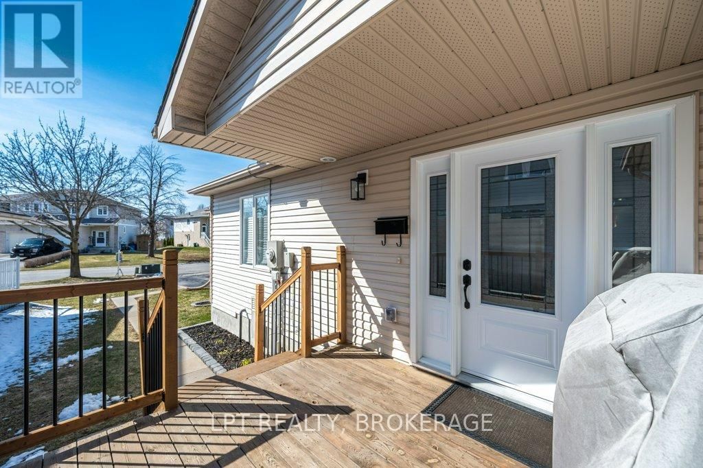 1051 WATERBURY CRESCENT Image 2