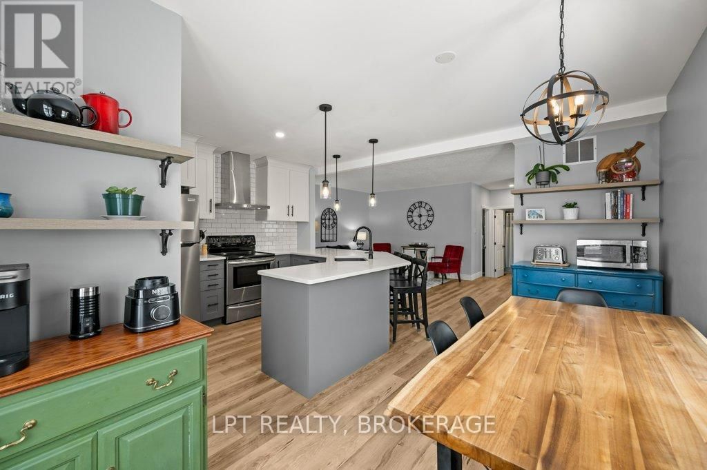 1051 WATERBURY CRESCENT Image 9