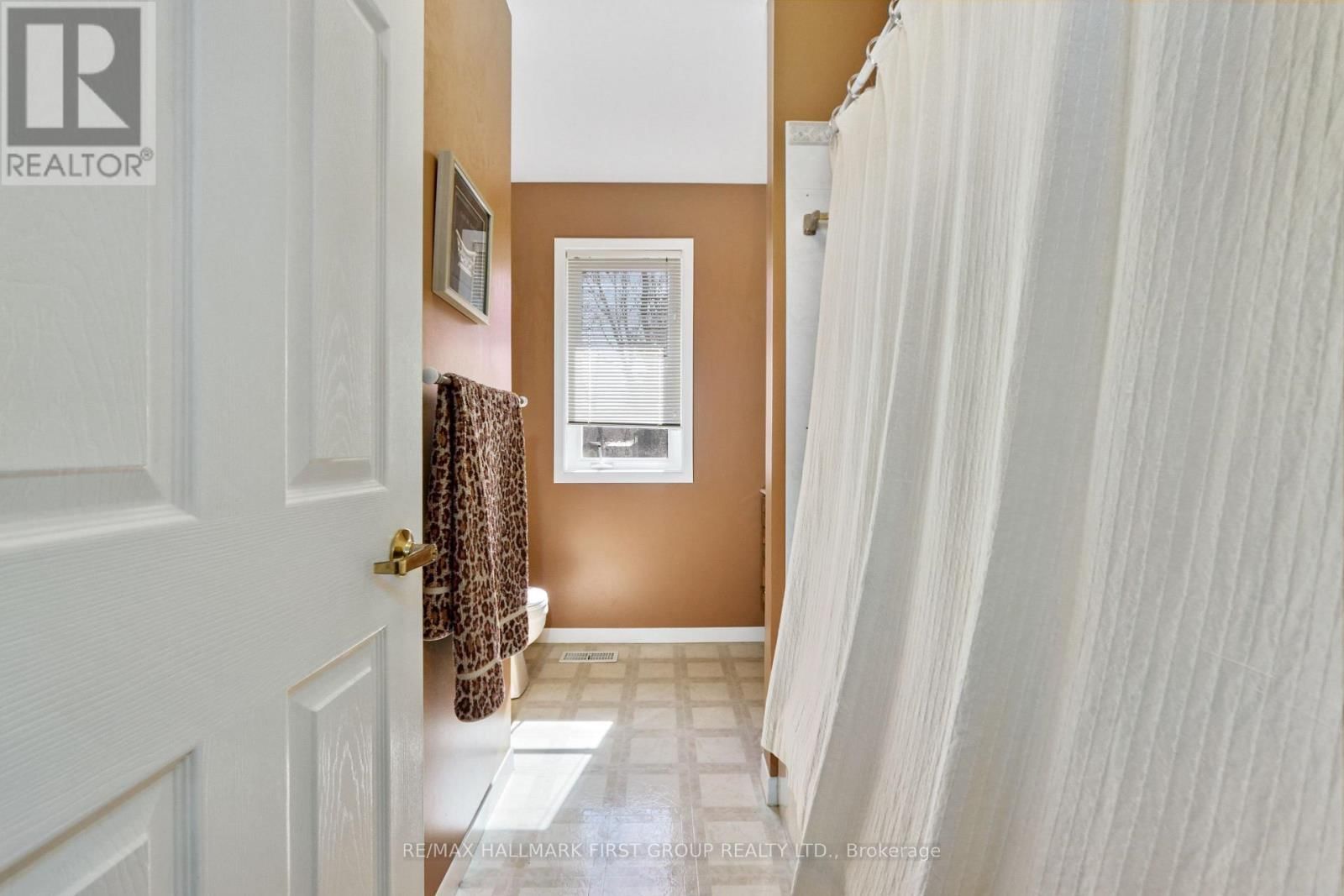 6 - 5374 CLOSE POINT ROAD Image 22