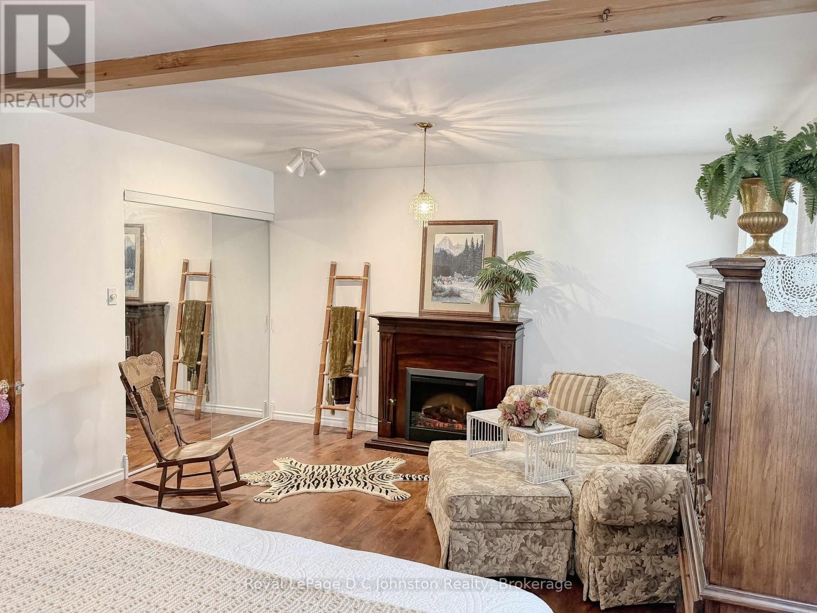 121 EDWARD STREET Image 18