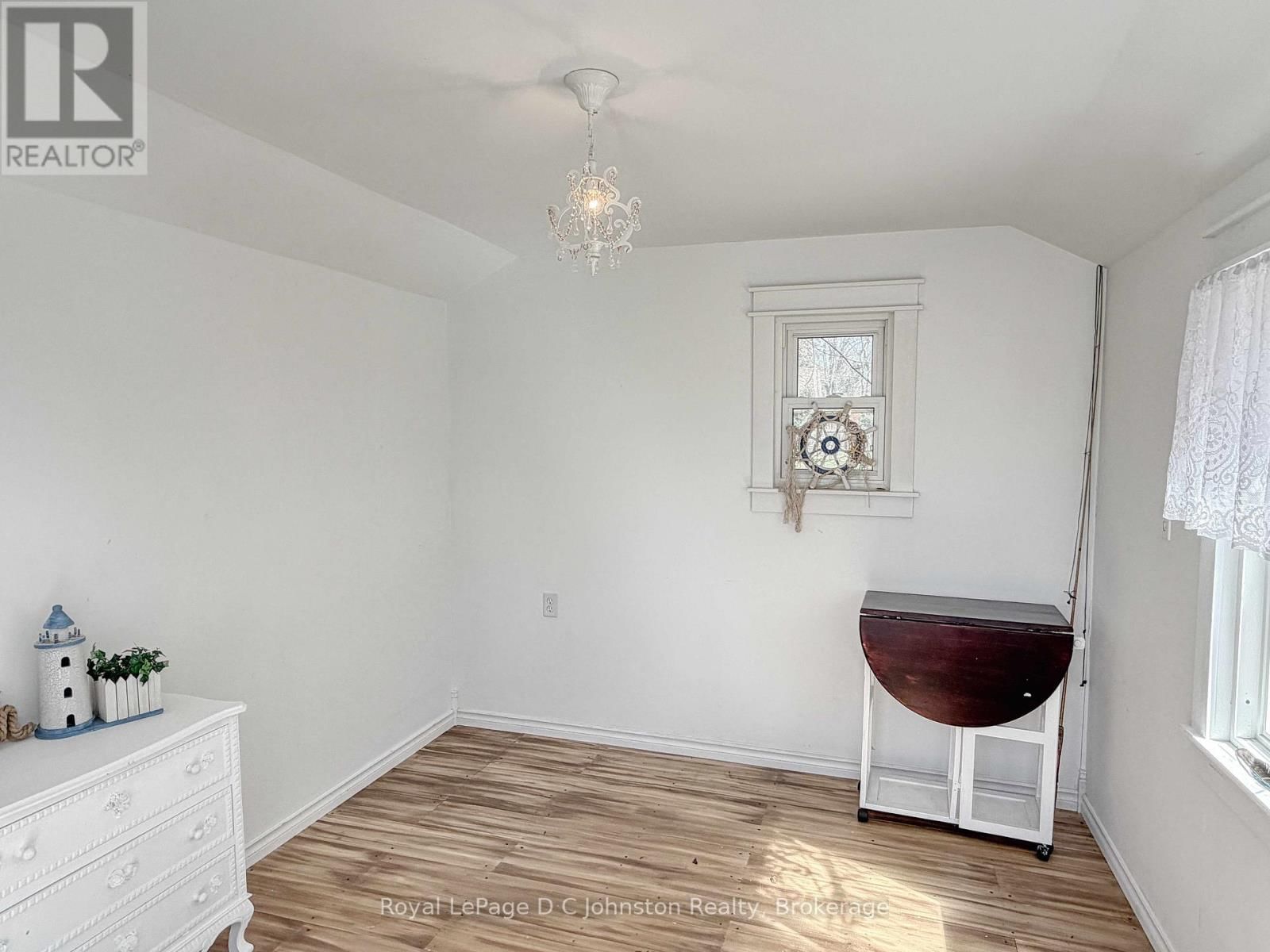 121 EDWARD STREET Image 22