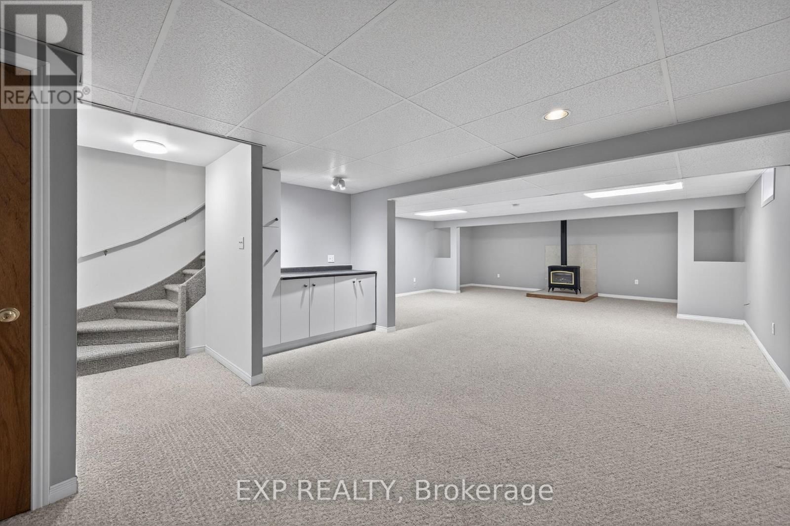 395 RIVERVIEW DRIVE Image 20