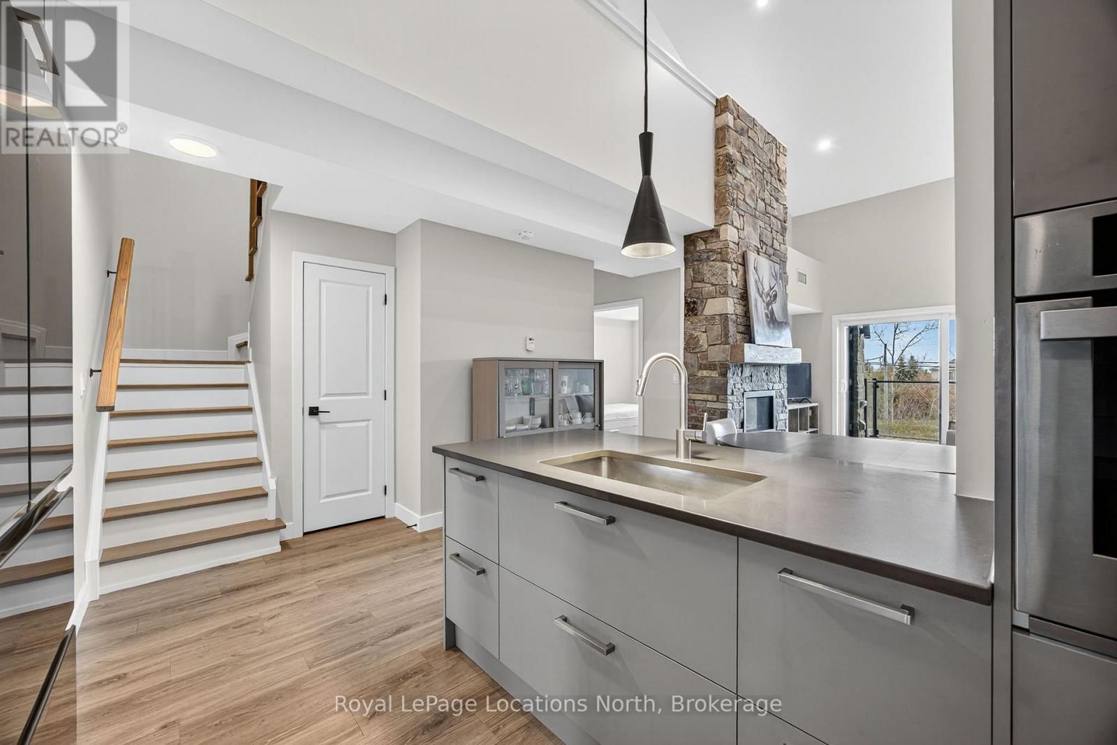 204 - 11 BEAUSOLEIL LANE Image 12