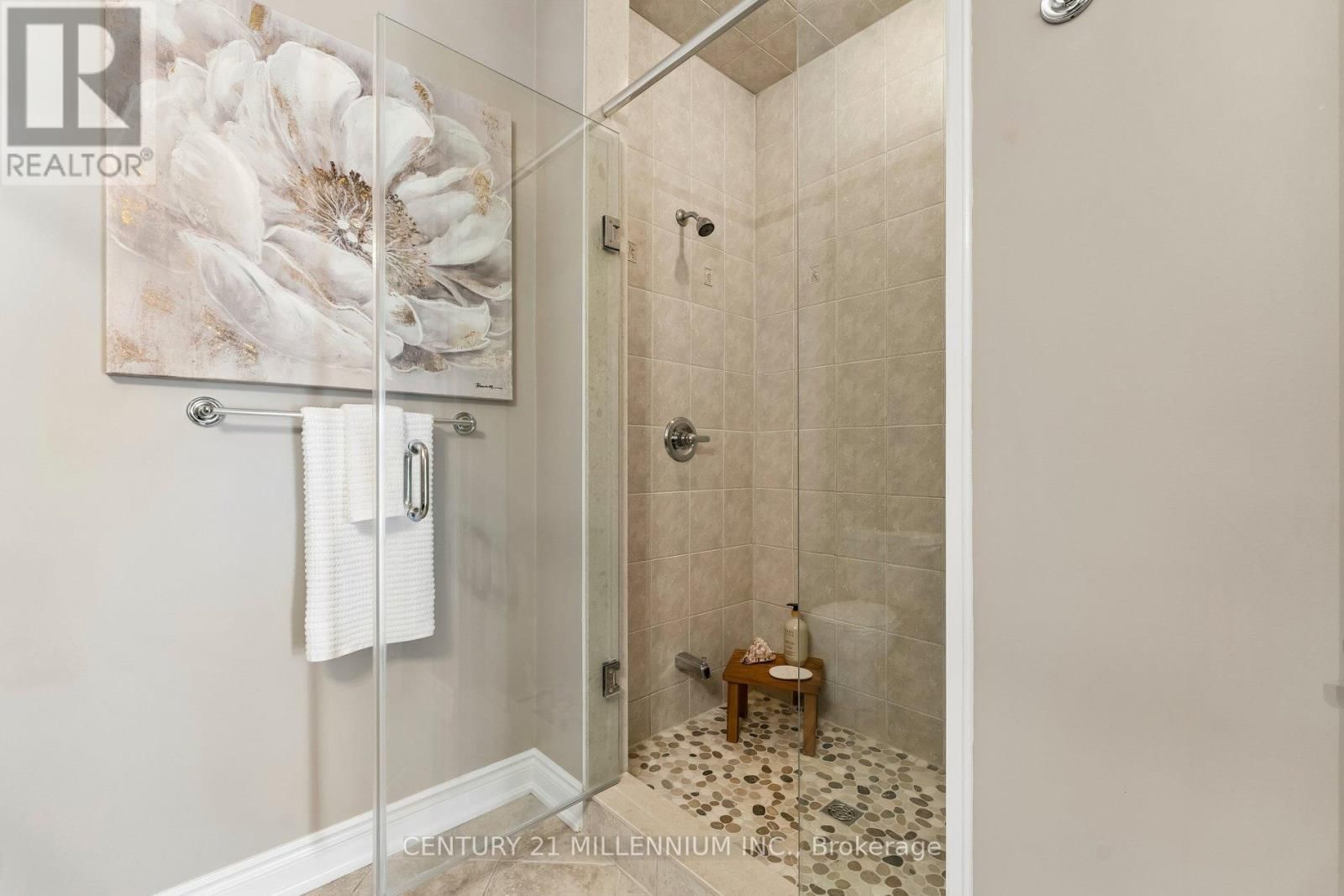 123 - 200 KINGFISHER DRIVE Image 19