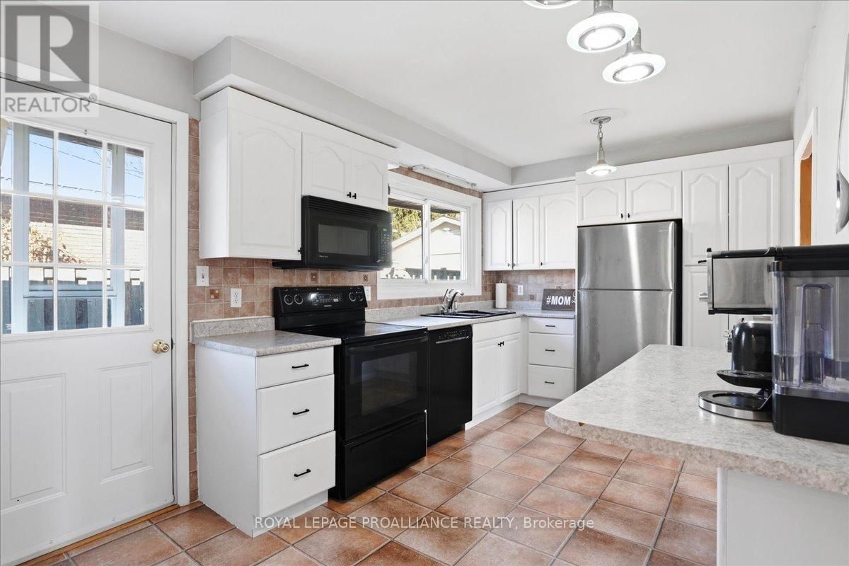 24 MELROSE CRESCENT Image 14