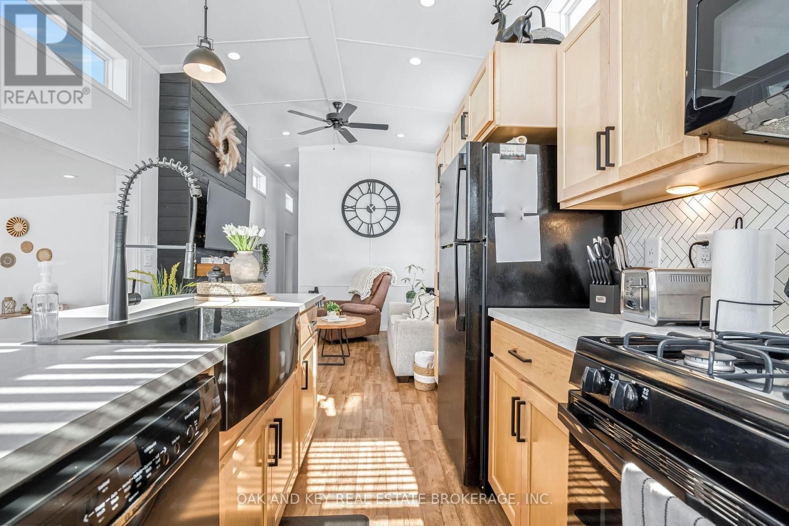 203 - 4838 SWITZER DRIVE Image 16